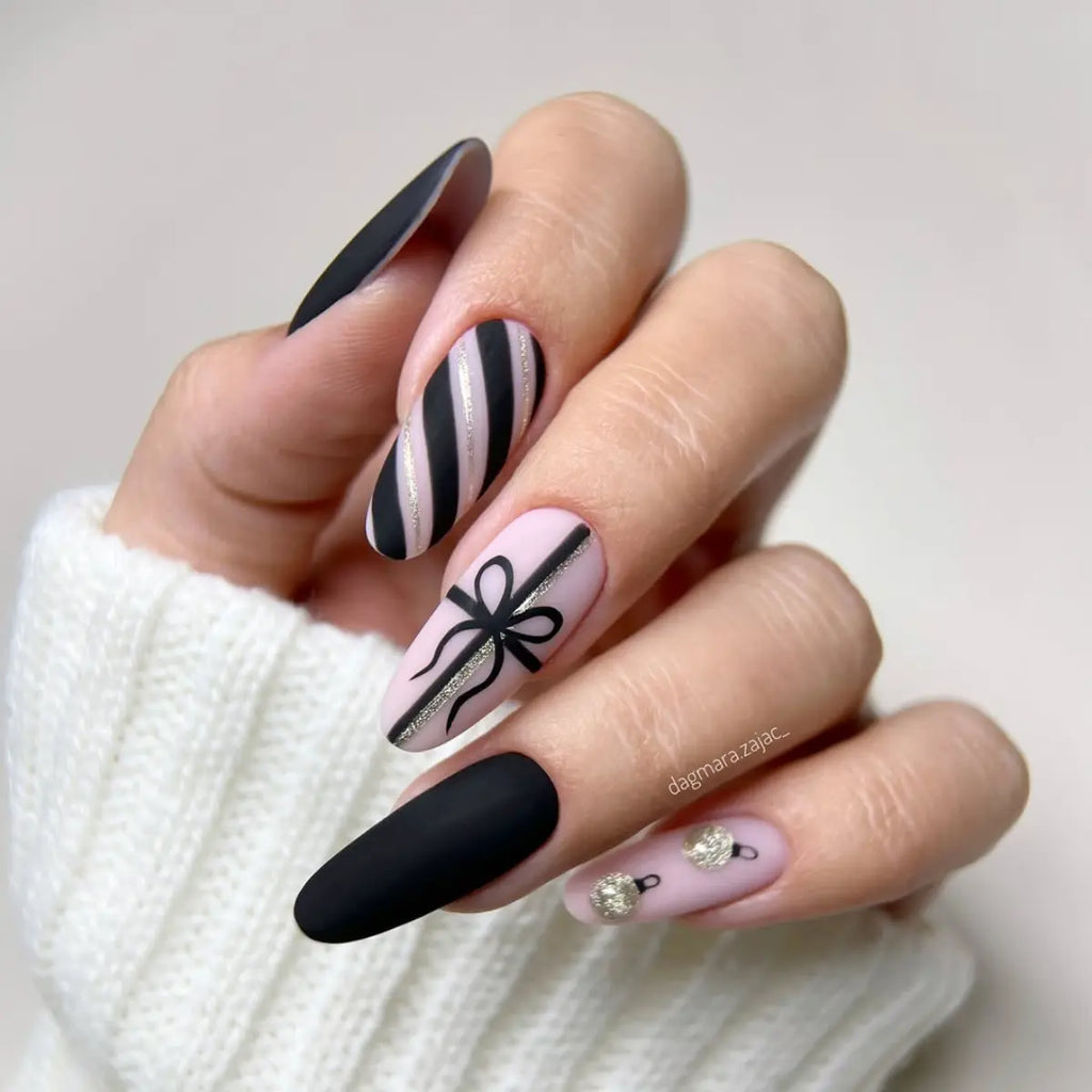 Yoshi Woman In Black 605 Gel Polish 6ml