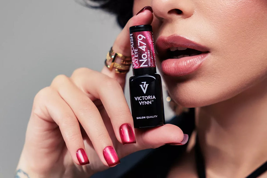 Victoria Vynn 479 Cat Eye Velvet Ruby Gel Polish - 8ml