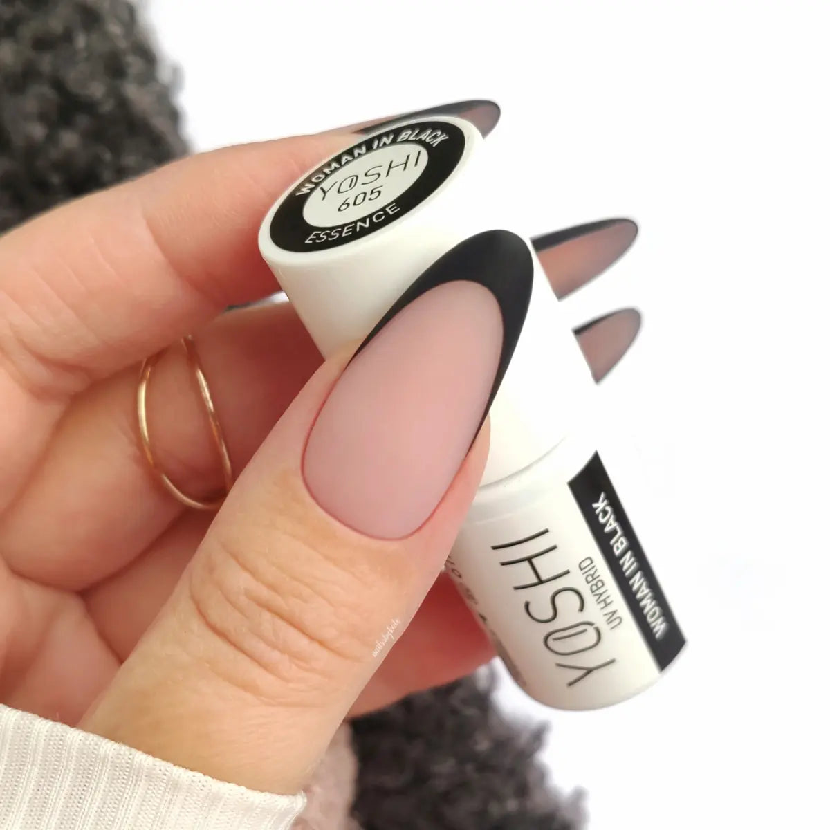 Yoshi Woman In Black 605 Gel Polish 6ml