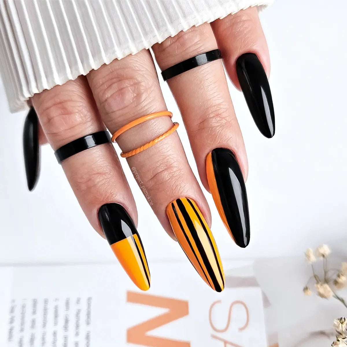 Yoshi Woman In Black 605 Gel Polish 6ml