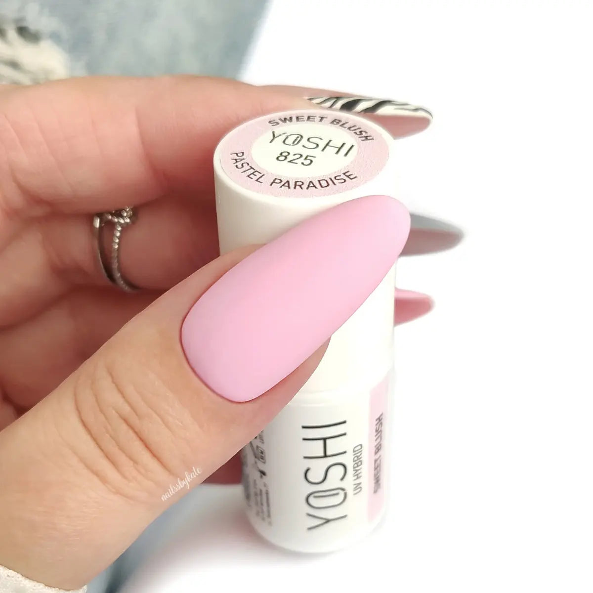 Yoshi Sweet Blush 825 Gel Polish 6ml