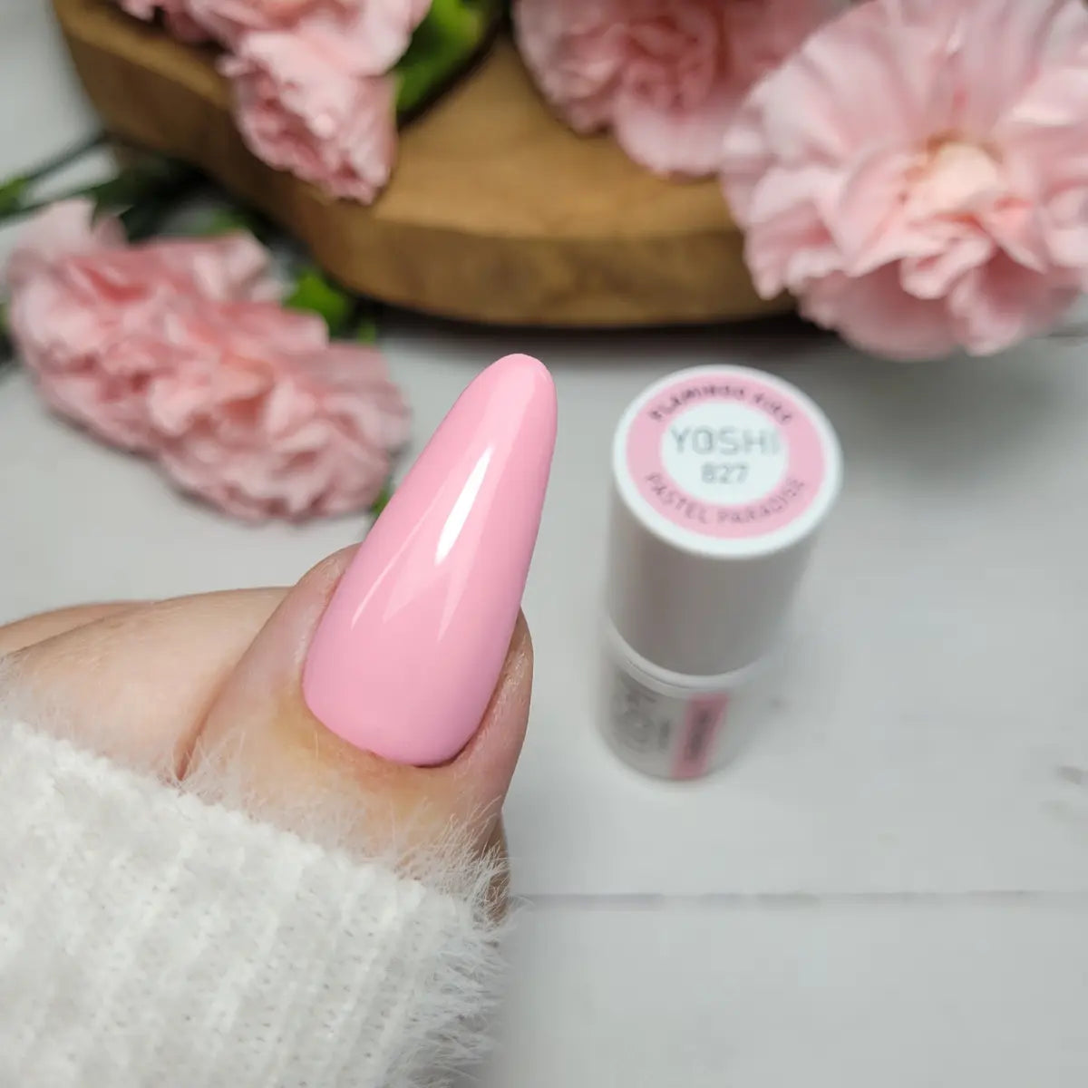 Yoshi Flamingo Kiss 827 Gel Polish 6ml